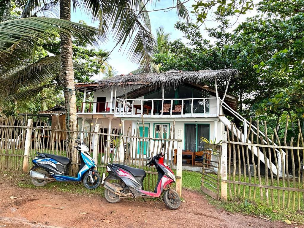 Beach House Kalukatiya - Family Villa, Seaview Room, Garden Room Dickwella Exterior foto