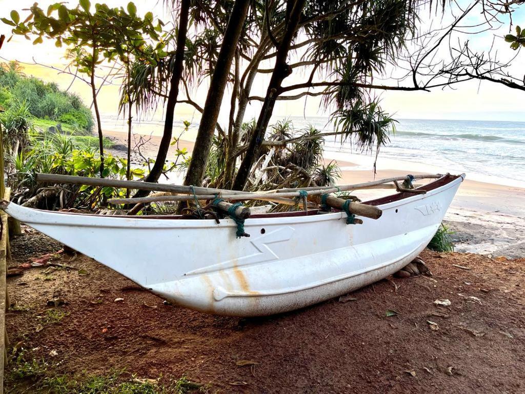 Beach House Kalukatiya - Family Villa, Seaview Room, Garden Room Dickwella Exterior foto