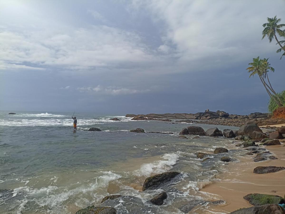 Beach House Kalukatiya - Family Villa, Seaview Room, Garden Room Dickwella Exterior foto