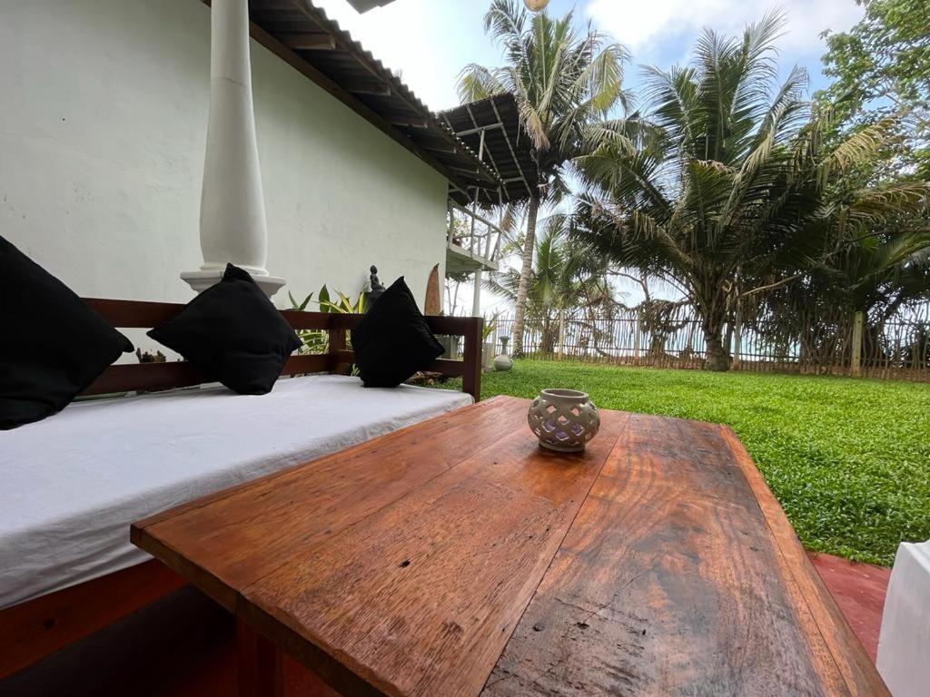 Beach House Kalukatiya - Family Villa, Seaview Room, Garden Room Dickwella Exterior foto