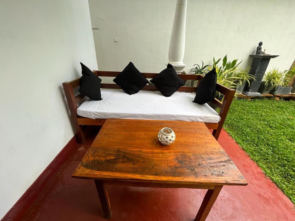 Beach House Kalukatiya - Family Villa, Seaview Room, Garden Room Dickwella Exterior foto
