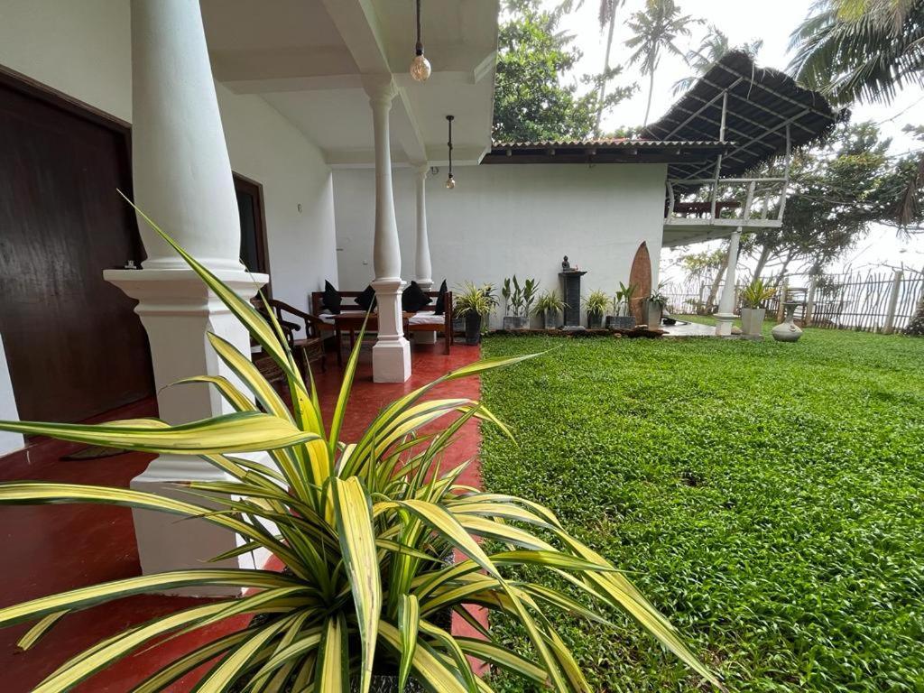 Beach House Kalukatiya - Family Villa, Seaview Room, Garden Room Dickwella Exterior foto