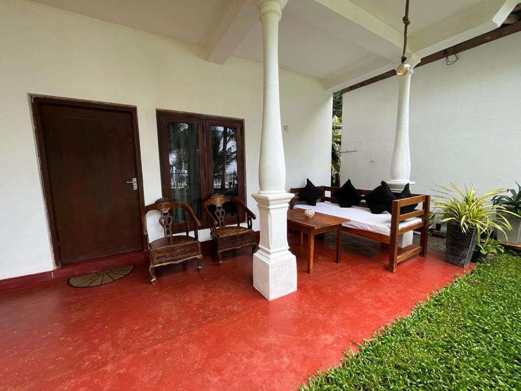 Beach House Kalukatiya - Family Villa, Seaview Room, Garden Room Dickwella Exterior foto