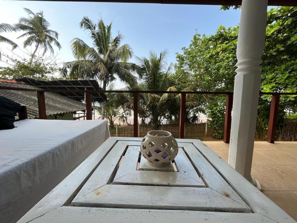 Beach House Kalukatiya - Family Villa, Seaview Room, Garden Room Dickwella Exterior foto